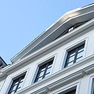 Ausschnitt der Fassade des Hauses in der Budapester Straße 52 in Hamaburg