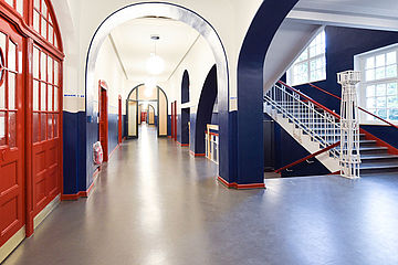 Schule Forsmannstraße in Hamburg, Blick in den Gang